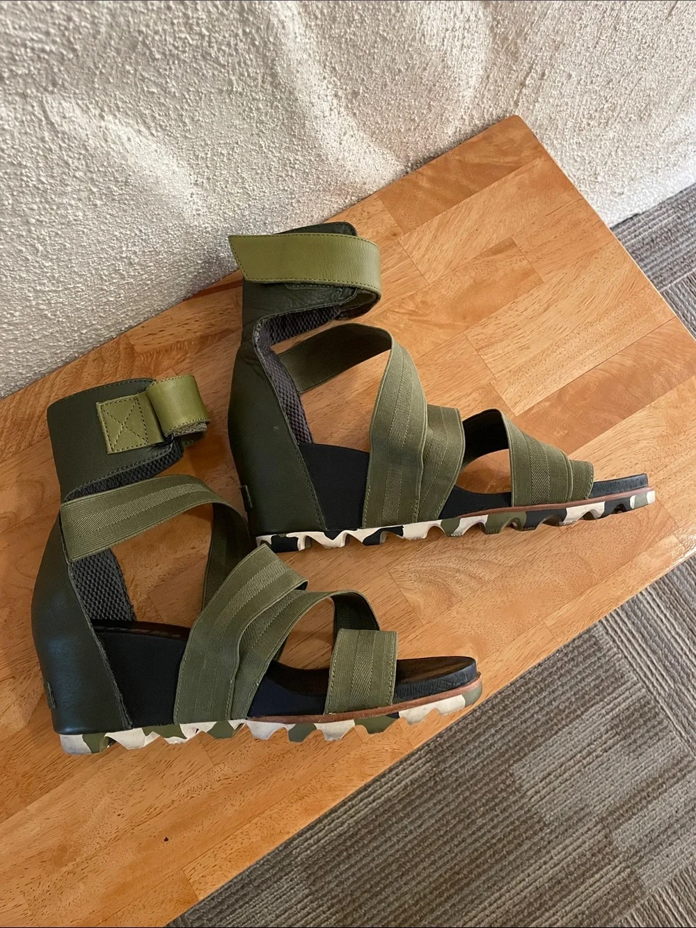 Sorel Joanie Olive Green Strappy Wedge Sandals Size US 11, Euro 42